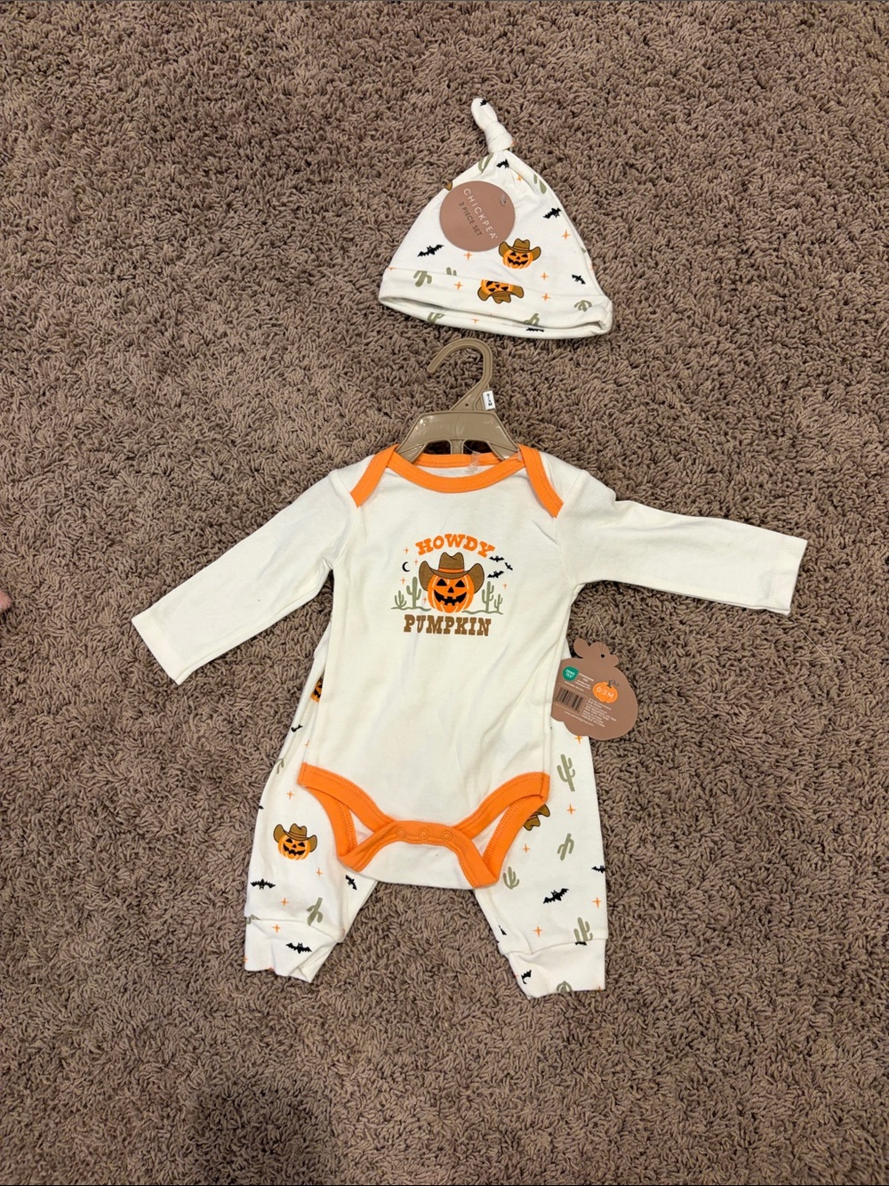 White & Orange 'Howdy Pumpkin' Long-Sleeve One-Piece, Pants with Hat